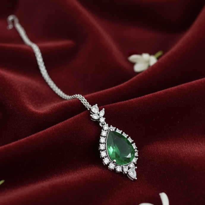 20251110_115045060_iOS Maang Tikka